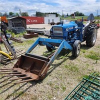 Ford 2000 gas Tractor w loader 2647hrs runs