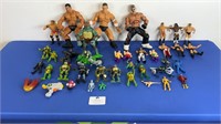 COLLECTION OF WWE WRESTLERS & TEENAGE MUTANT