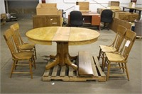 ROUND OAK TABLE W/ (5) LEAVES AND (4) CHAIRS