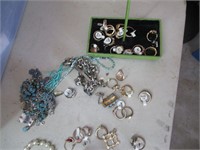 MIXED LOT OF COSTUME JEWLERY