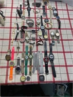 LARGE VINTAGE WATCH LOT