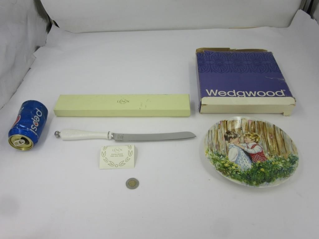 Assiette de collection Wedgwood + couteau Lenox