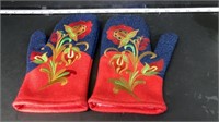 NEW Oven mitts red and navy floral