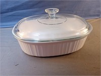 Corningware casserole dish with lid