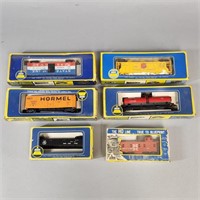 (6) HO-SCALE ROLLING STOCK WITH BOX