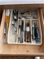 Contents of drawer, utensils