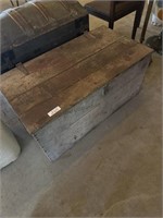 PRIMITIVE WOOD TRUNK