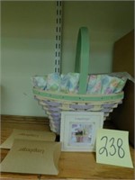 Longaberger 2004 Large Easter Basket w/ Protector-