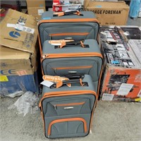 Rockland suitcase set