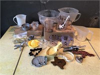Kitchen Measuring Cups & Spoons, Cookie Cutters