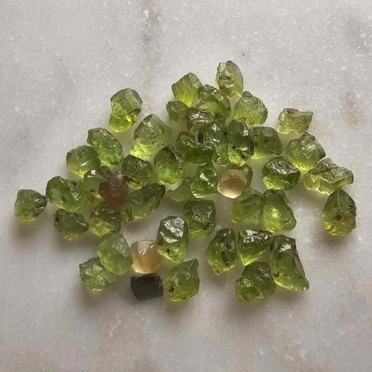 28 Ct Rough Peridot Gemstones Lot