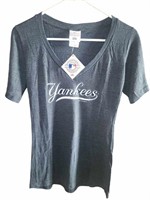 Women's New York Yankees Shirt, Medium
