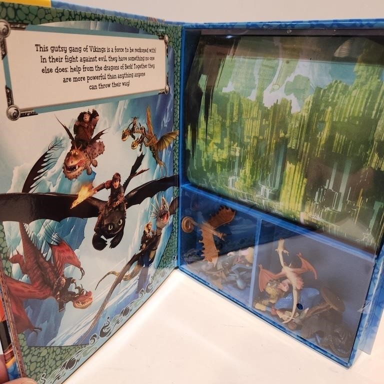Dragon 2 story with 12 Figurines and a playmat