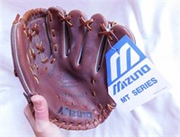 New Mizuno youth leather baseball glove