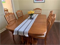 Wooden Dining Room Table with 6 chairs