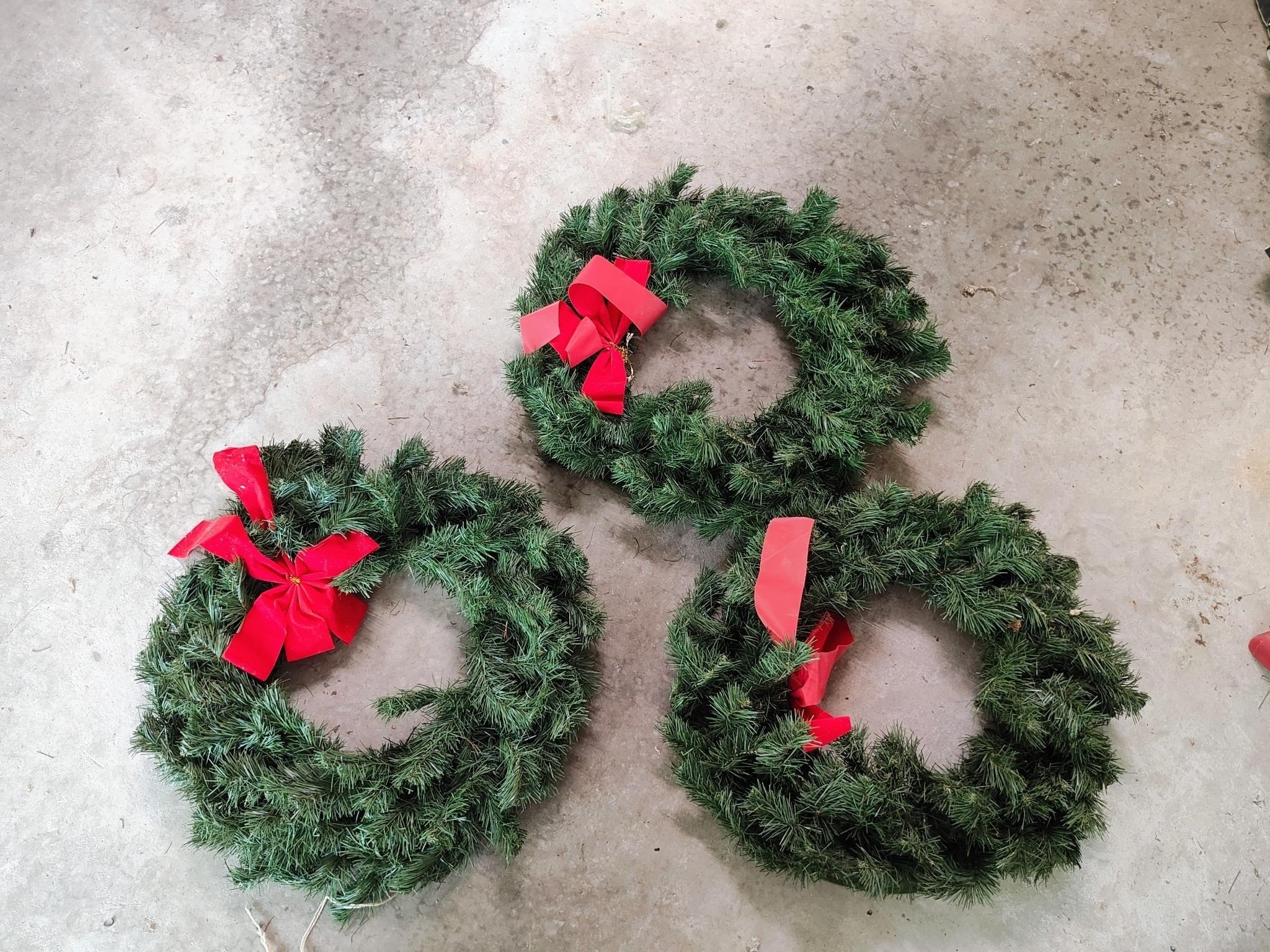 3 Christmas Wreaths & Extra-Large Tree Base