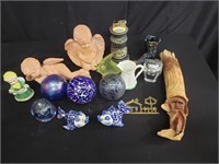 Box of various glass and ceramic figurines,