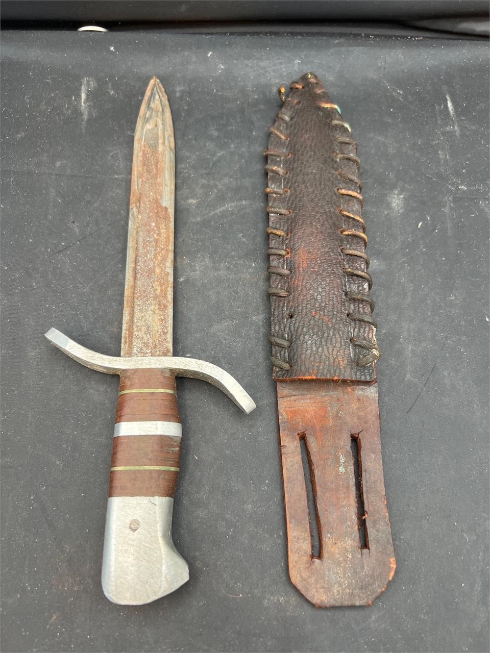 Vtg dagger & sheath