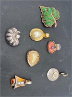 Brooches & pendants