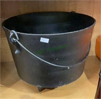 Cast iron pot with metal ring handle, 9 1/2