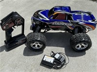 LIKE NEW TRAXXAS STAMPEDE 4X4 FAST RC REMOTE TRUCK