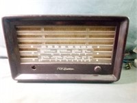 RCA Victor Tube Radio 1940's Needs TLC Not Tested