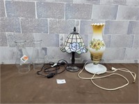 2 Vintage electric lamps with extra globes