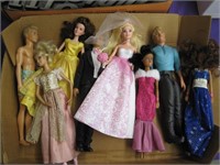 8 fashion dolls Barbie/Ken etc.