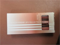 Mixed Finish Lip Collection .