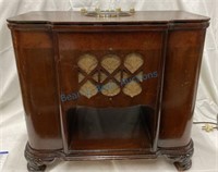 Zenith coffee table radio in mahogany cabinet