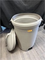 RubberMaid Garbage Can Lid Is Bent