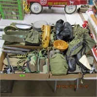 LARGE GROUP OF VINTAGE MILITARY COLLECTIBLES