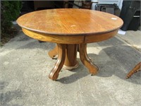 OAK DINING TABLE W/ LEAF