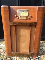 Antique Silvertone Standard Broadcast Radio