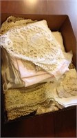 Tray lot of doilies