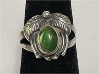 Sterling Green Stone Ring Marked BJ 2.9gr TW Sz