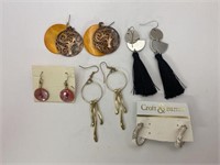 (5) Pair of Costume Jewelry pierced earrings
