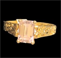 14K Gold ring with pink stone size 6 weight 2.1gr