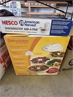 DEHYDRATOR & EXTRA TRAYS