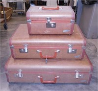 Breez-A-Way 3 piece vintage luggage set w/ keys