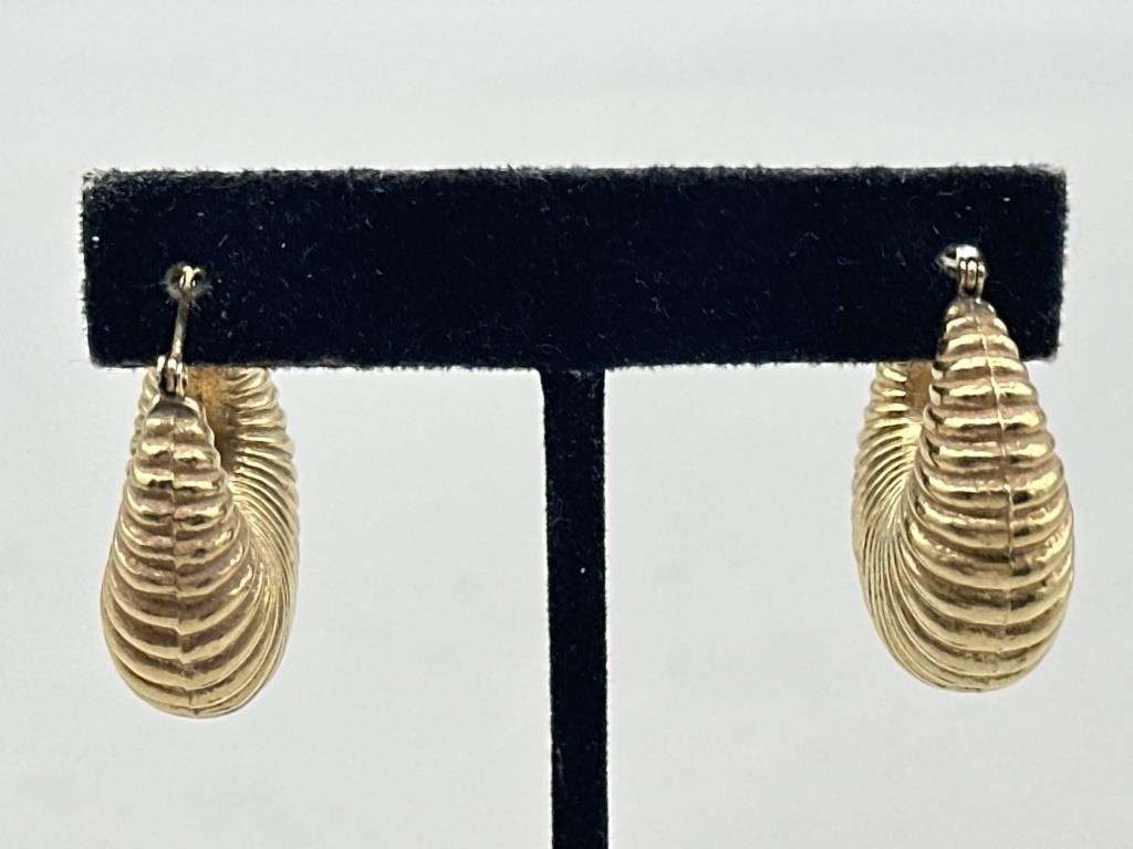 14K Gold Earrings Total Wt 7.2g