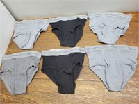 NEW Hanes 6 Boys Size S Brief's