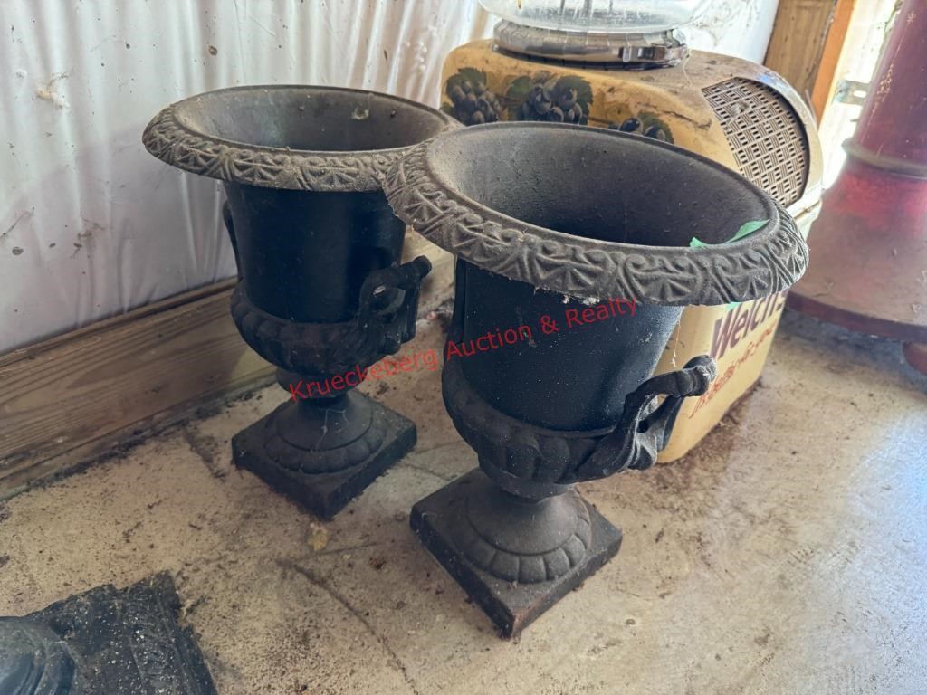 2 Cast Urns