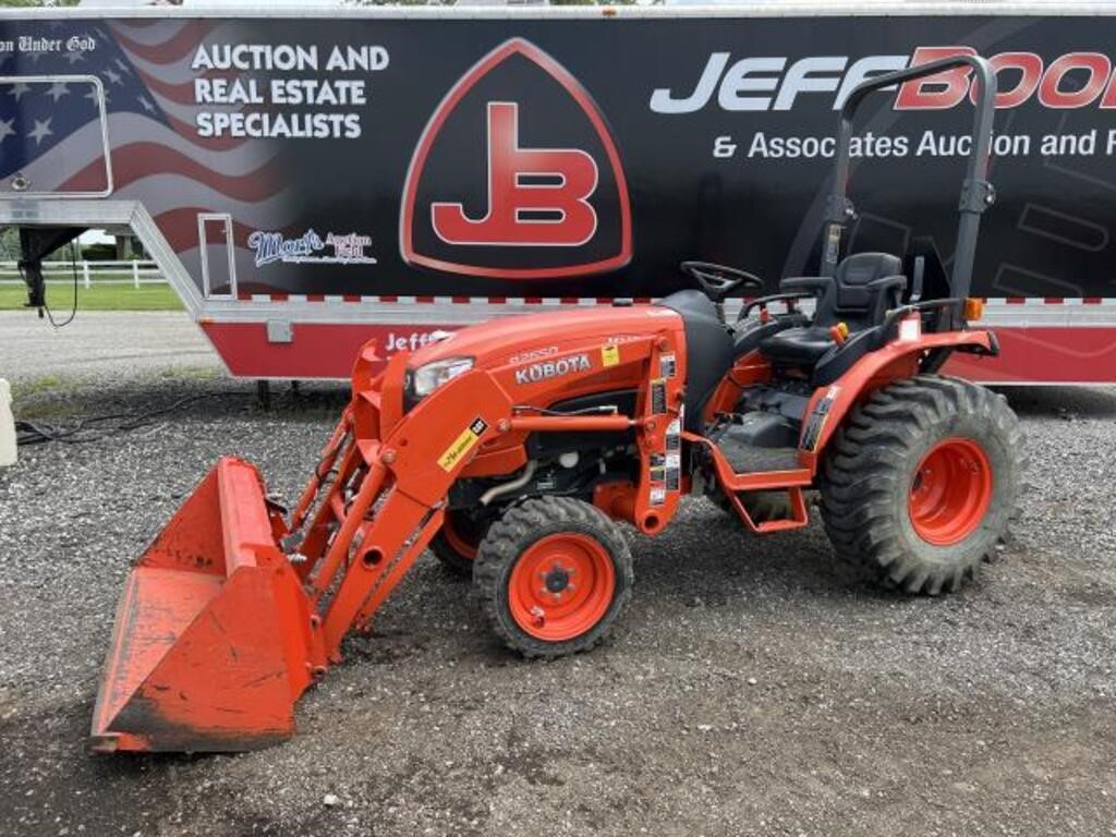 Kubota B2650 Tractor With Quick Attach Loader