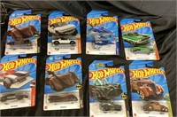 HOT WHEELS LOT /  8 PCS