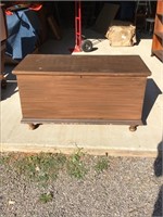 Large Vintage Blanket Chest with Working Key 44W