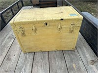 FLAT TOP STEAMER TRUNK, YELLOW, NO TRAY
