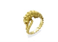 Heavy 18ct Yellow gold seahorse ring