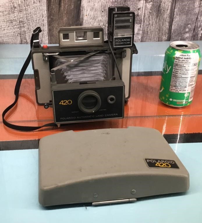 Vtg. Polaroid 420 Aotomatic Land Camera