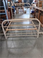 Metal bed frame 79 x 53 48